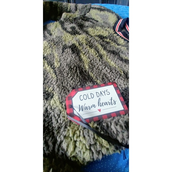 NWT Cozy Popcorn/Marshmellow Fuzzy Camo Sweater - Picture 3 of 4